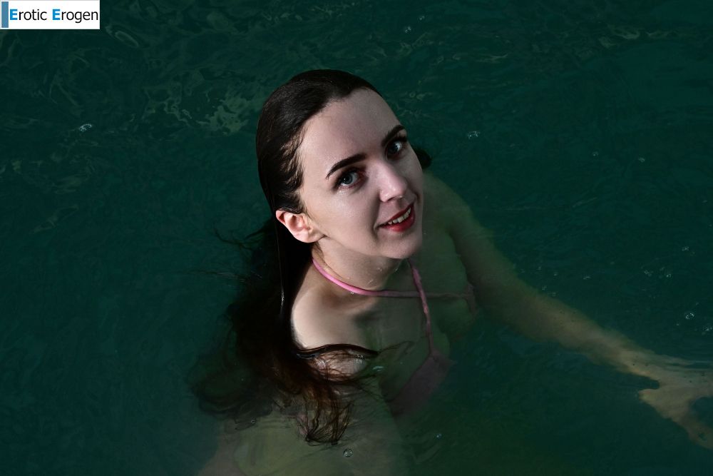 Maria Mane in Skinny Dip. Picture 5