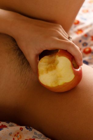 Hazel Heart in Them Apples 2. Thumb 13