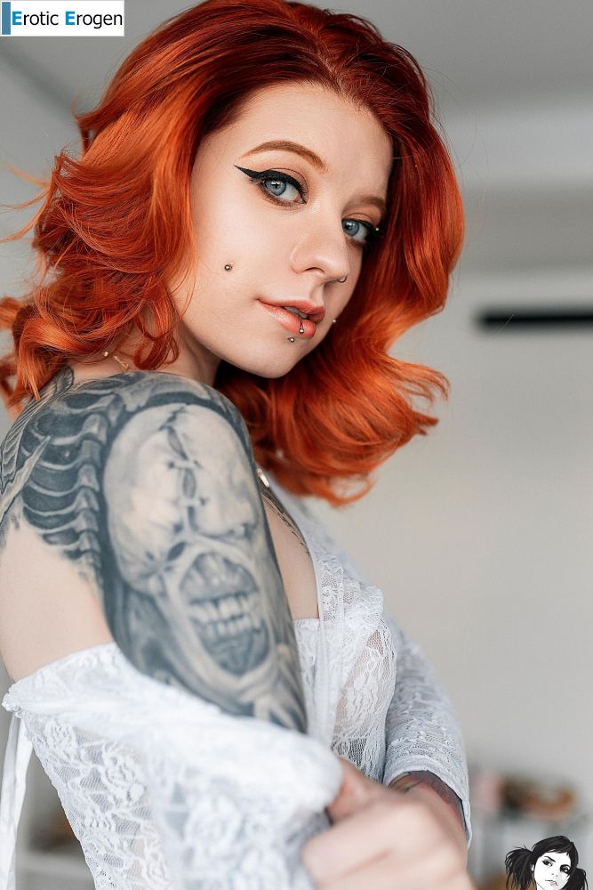 Redd in Delicate Lace. Picture 5