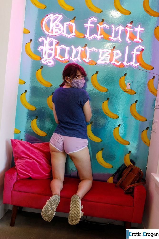 Onna Metcalf in Fruit Yourself. Фото 8
