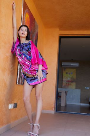 Evelin Elle in Vibrant Beauty. Thumb 2