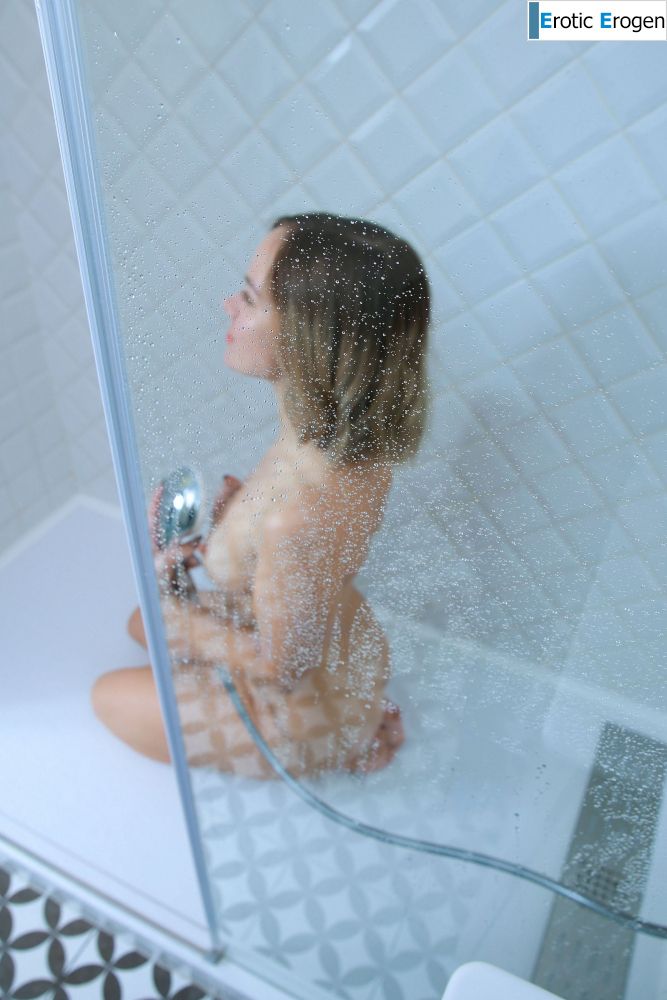 Bridget Wong in Steamy Game. Фото 28