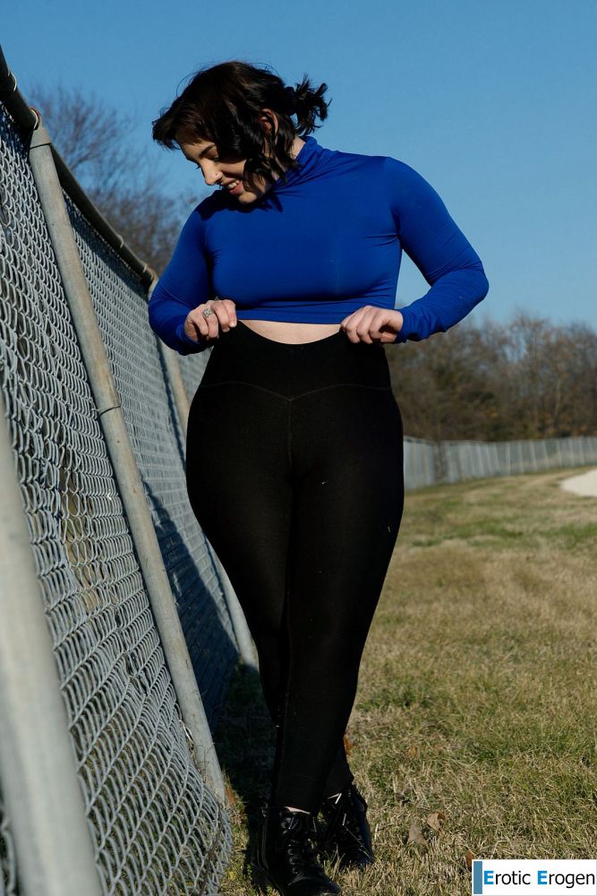 Jenna Phillips in Bottoms Up Pup. Фото 19
