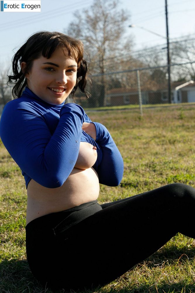 Jenna Phillips in Bottoms Up Pup. Фото 26