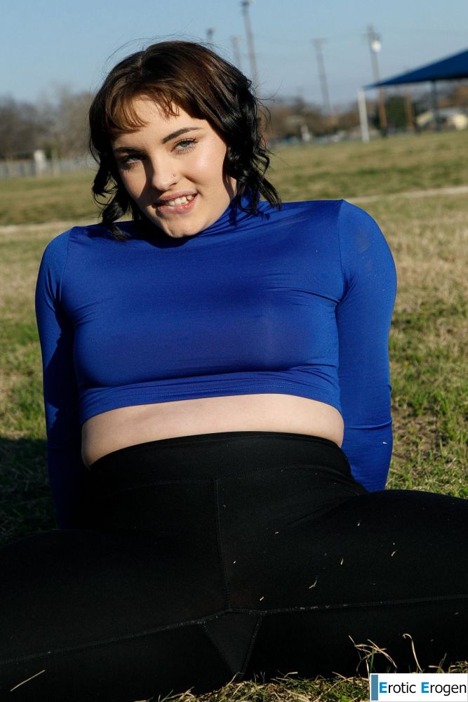Jenna Phillips in Bottoms Up Pup. Фото 32