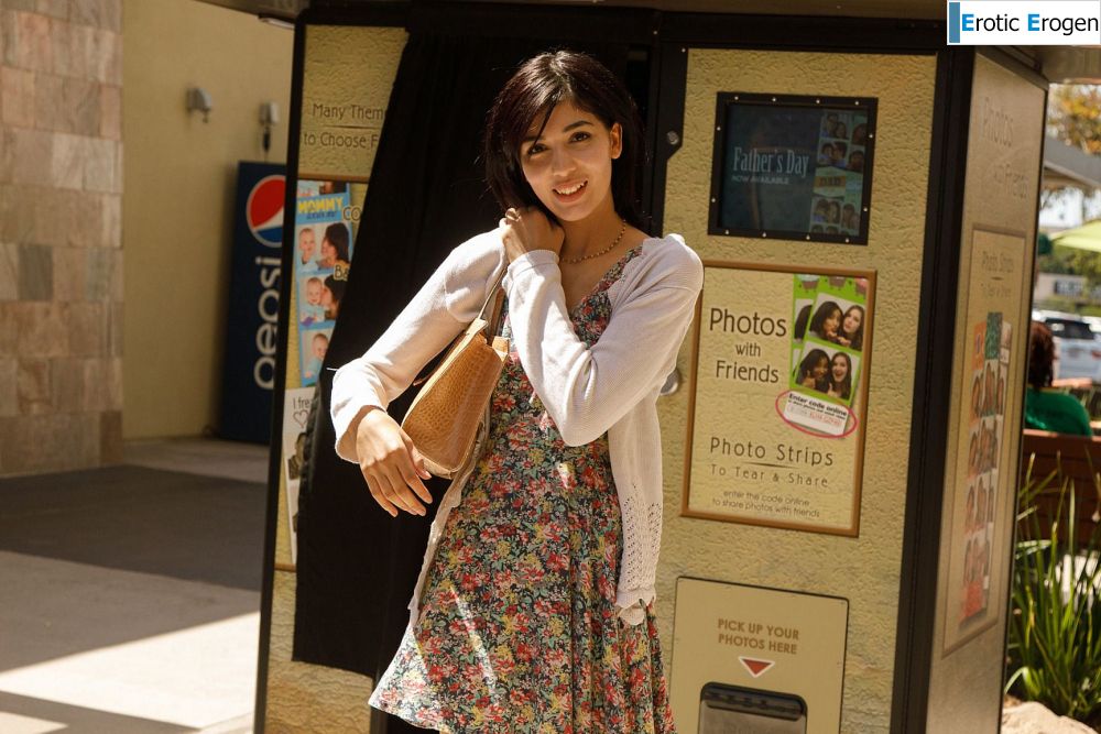Camila Gomez in Photos With Friends. Picture 1