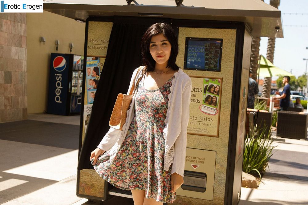 Camila Gomez in Photos With Friends. Picture 2