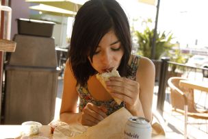 Camila Gomez in Photos With Friends. Эскиз 34