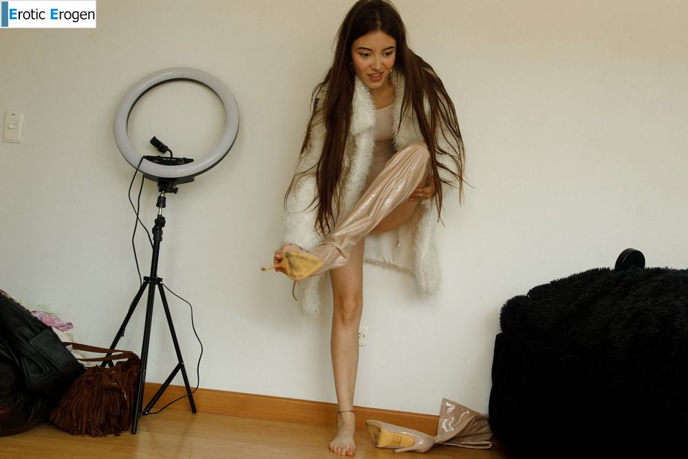 Roselina Andee in Shero Girls. Picture 1