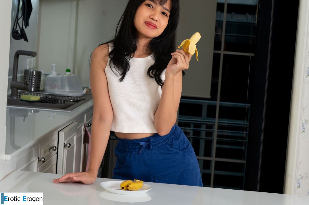 Norah in Banana Split. Picture 7