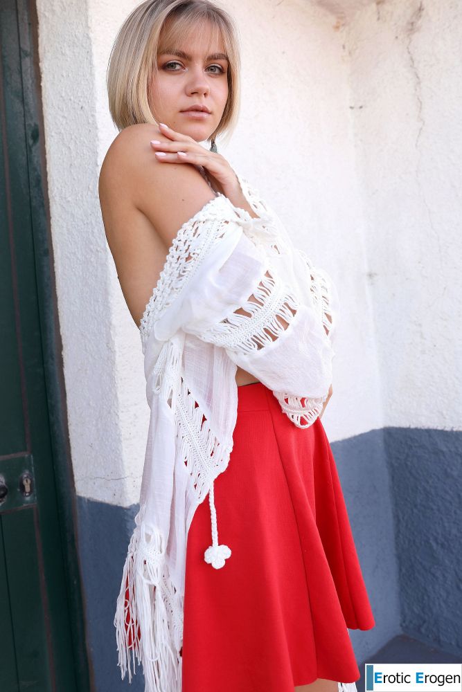 Lana Lane in Postcard From Funchal. Слайд 2