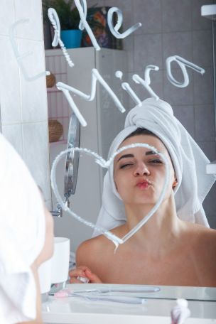 Elle Mira in V Elle Ntine. Thumb 19