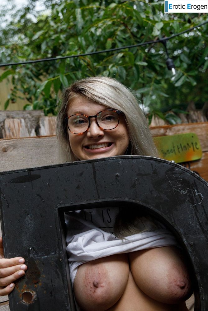 Emily Right in D For Delight. Picture 10