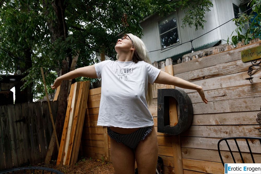 Emily Right in D For Delight. Picture 4