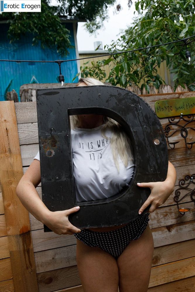 Emily Right in D For Delight. Picture 9