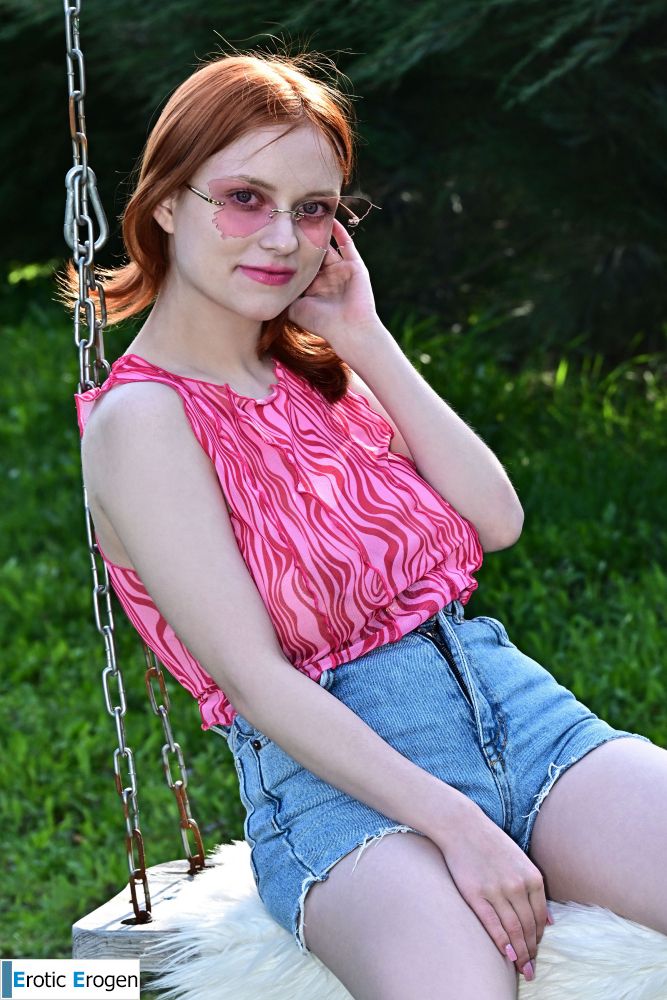 Raquel in Lets Swing. Picture 3