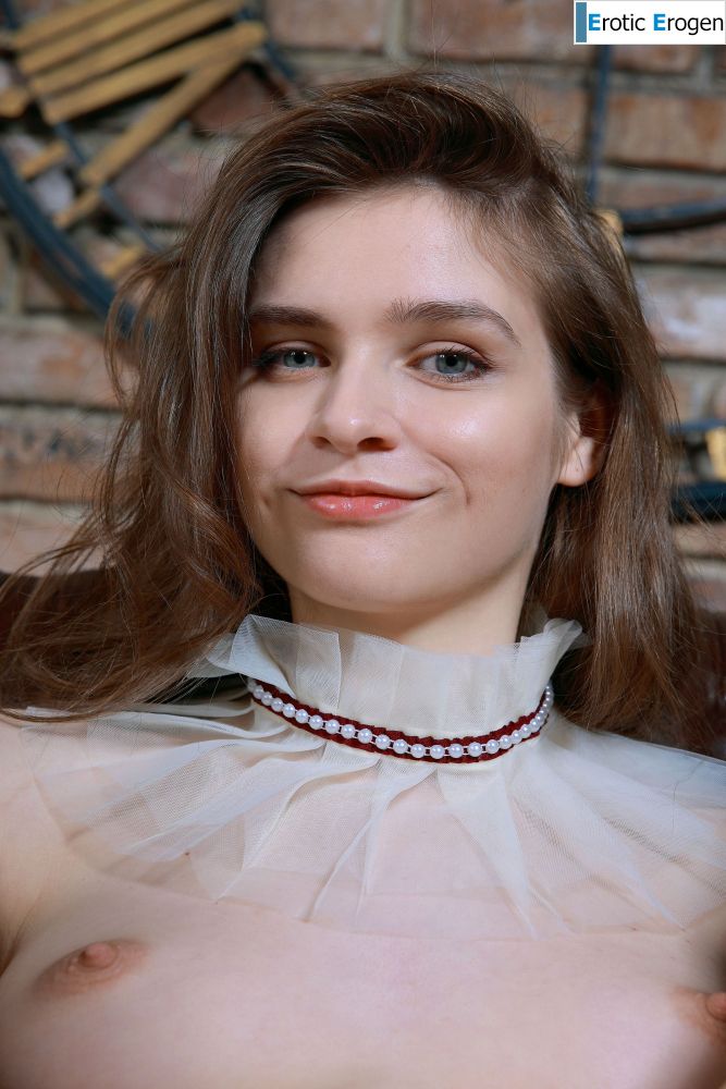 Olivia Lust in Frilled Collar. Фото 12