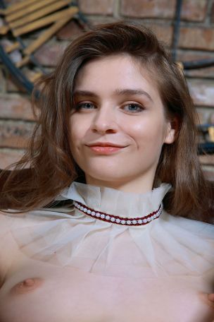 Olivia Lust in Frilled Collar. Thumb 12