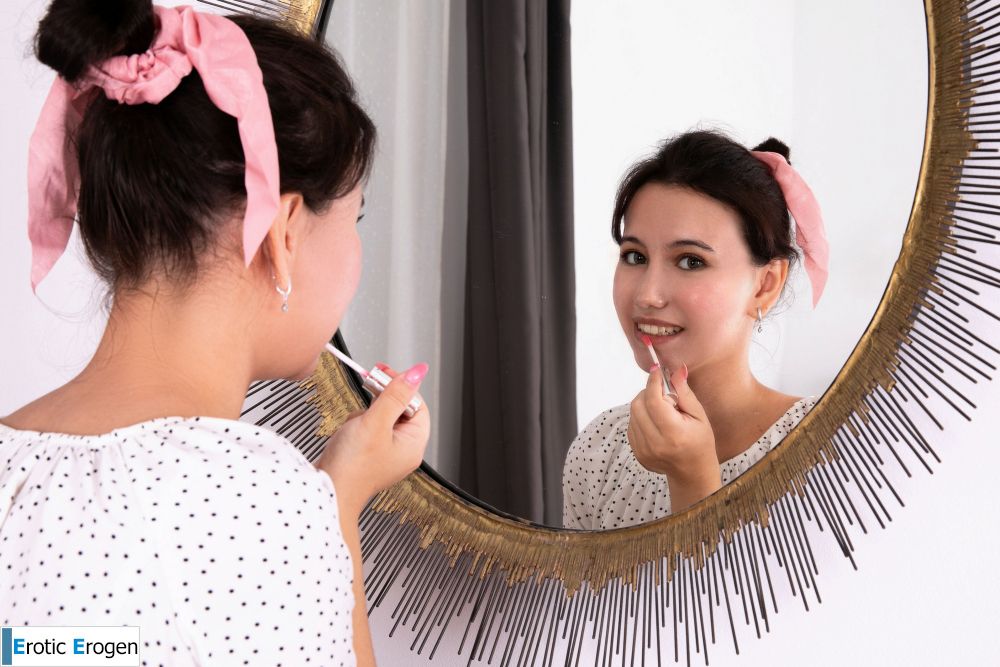 Bella in Mirror Game. Фото 1