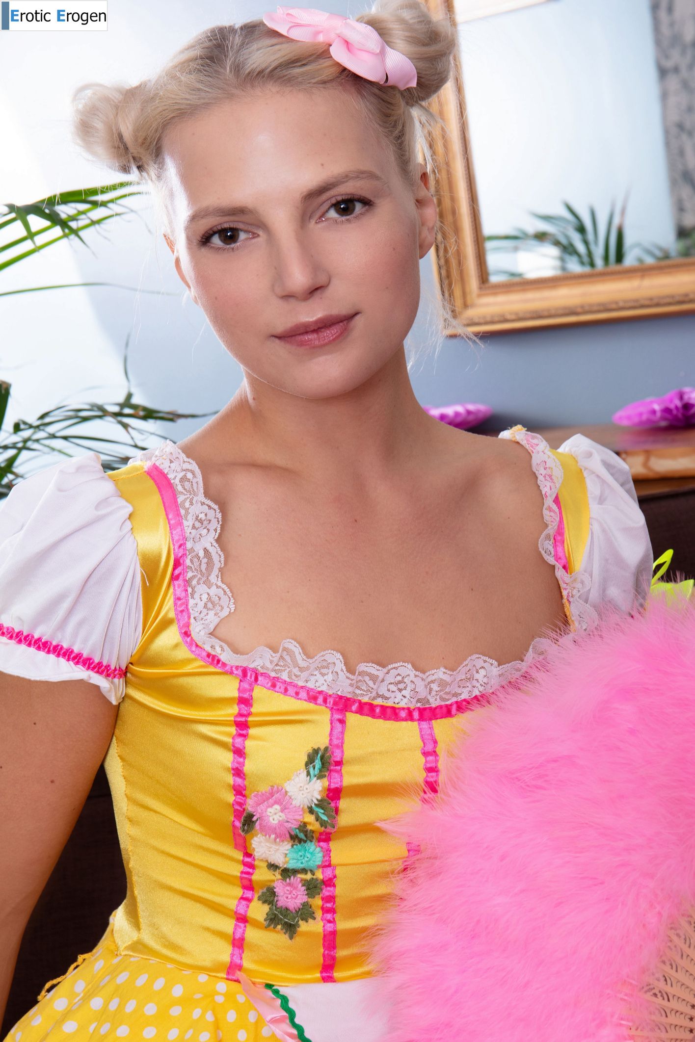 Coco in Minidress. Фото 1