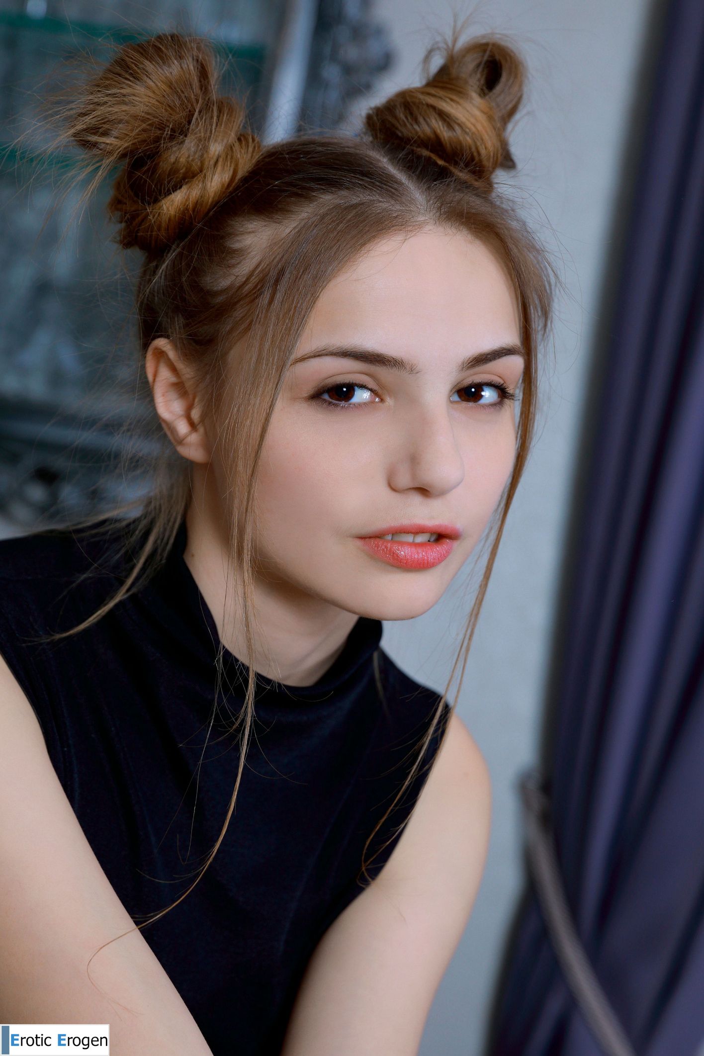 Elle Tan in Cute Pigtails. Фото 2