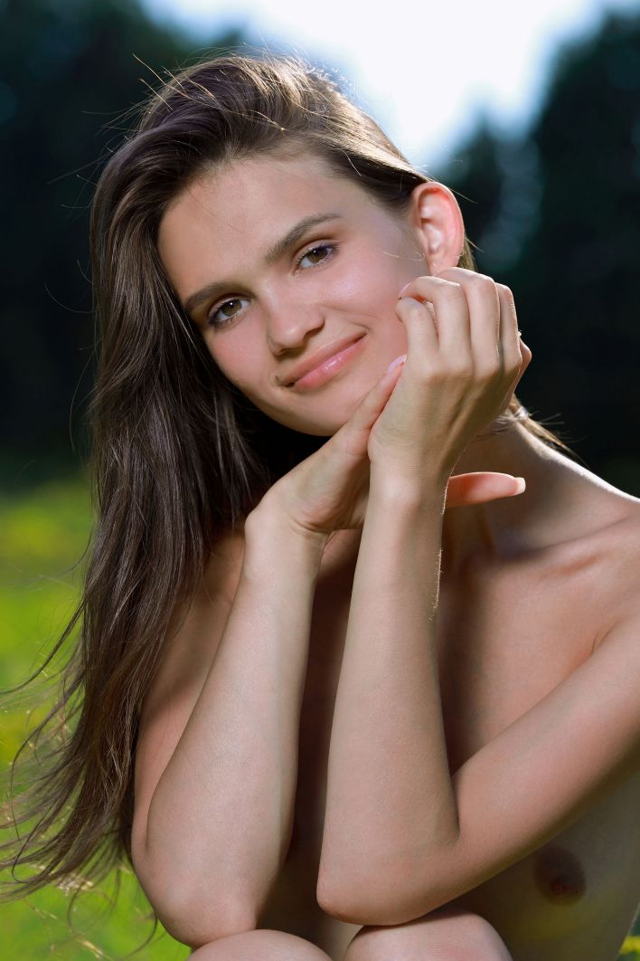 Ania in Nature Selfie. Thumb 40