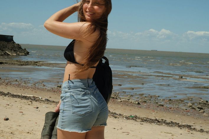 Julie Bernal in Dirty Beach Great Gf. Эскиз 25