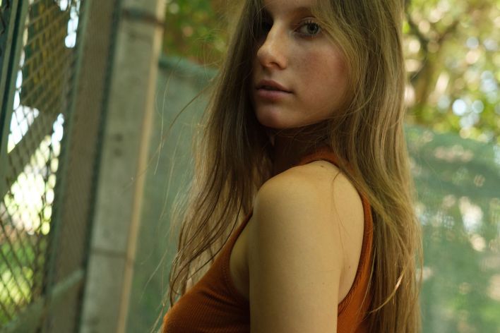 Julie Bernal in Dirty Beach Great Gf. Эскиз 8