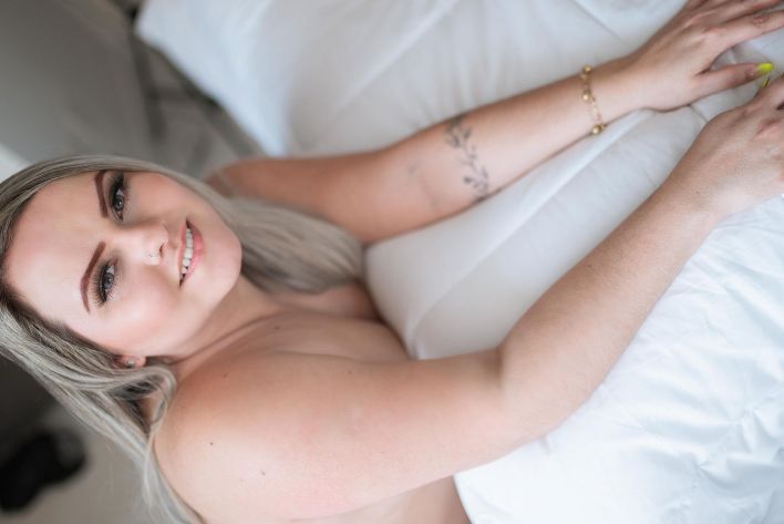 Gabyzinha in Sweet Dreams Are Made Of This. Эскиз 49