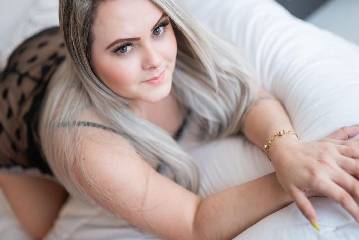 Gabyzinha in Sweet Dreams Are Made Of This. Эскиз 5