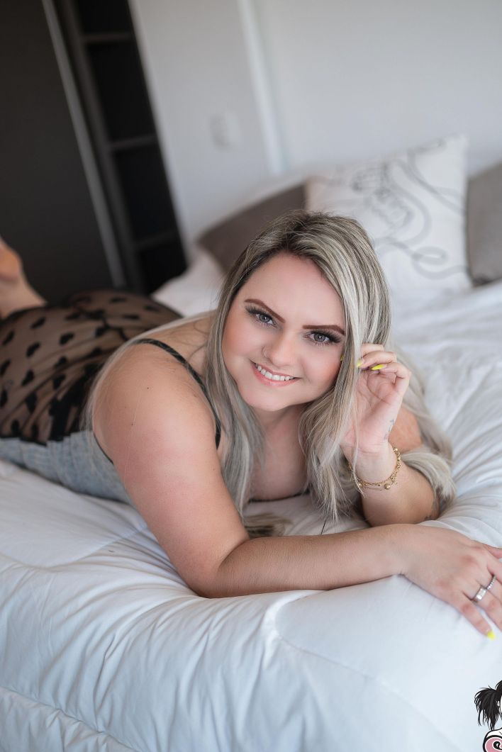 Gabyzinha in Sweet Dreams Are Made Of This. Эскиз 9