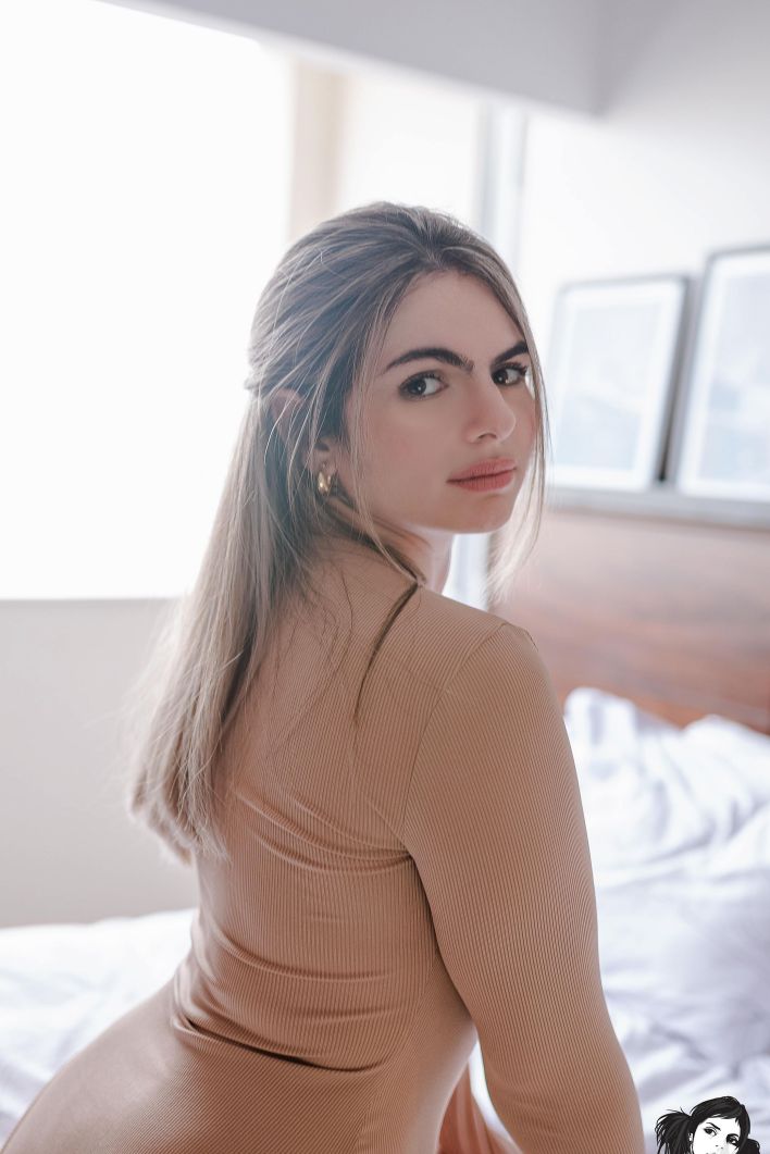 Stela in Crawling Back To You. Thumb 10