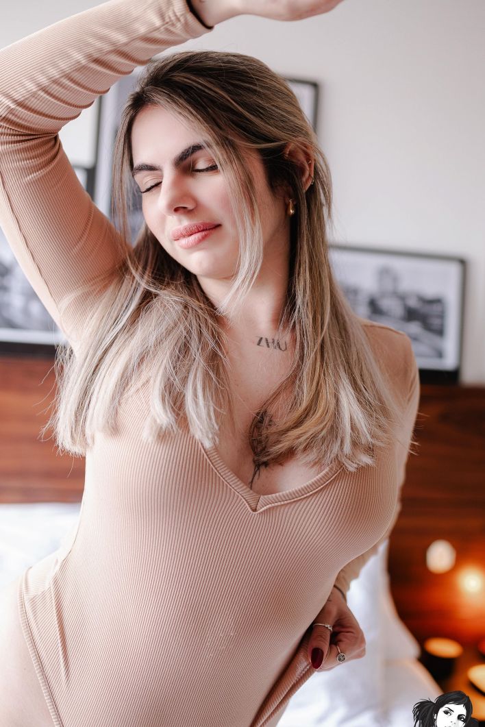 Stela in Crawling Back To You. Thumb 6