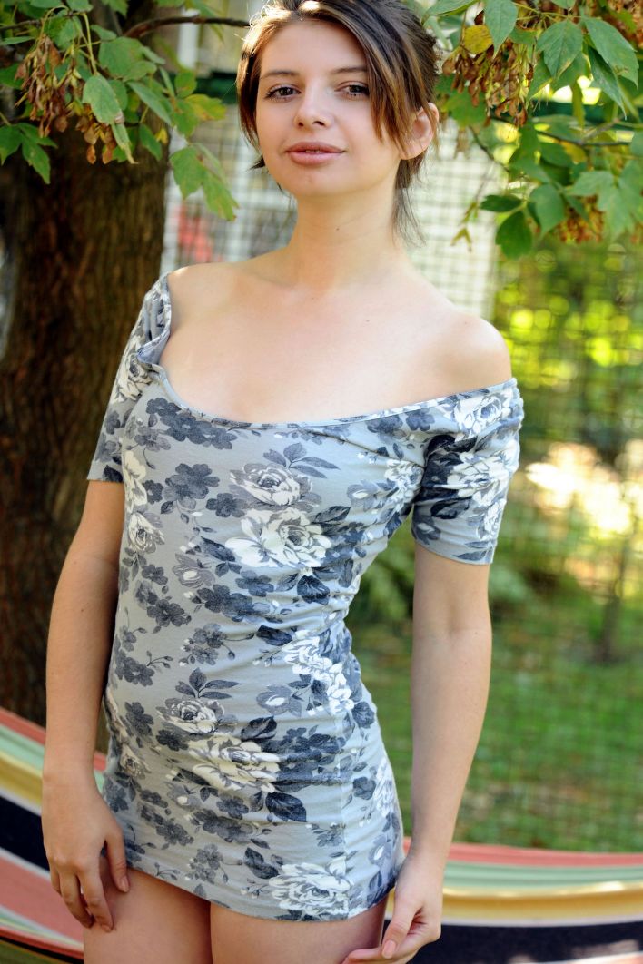 Simona in Presenting Simona. Thumb 3