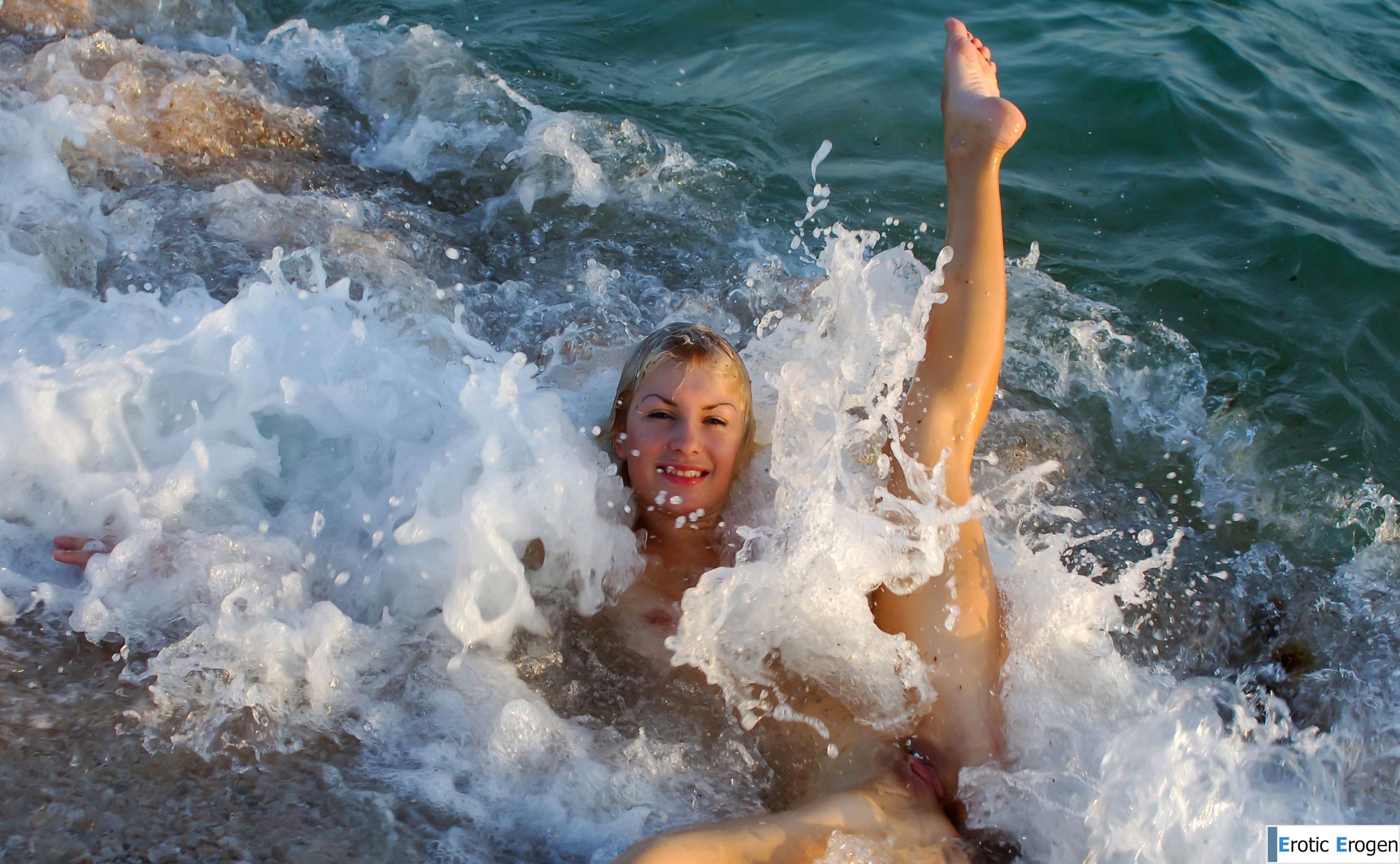 Tienette O in Clear Blue Sky. Picture 29