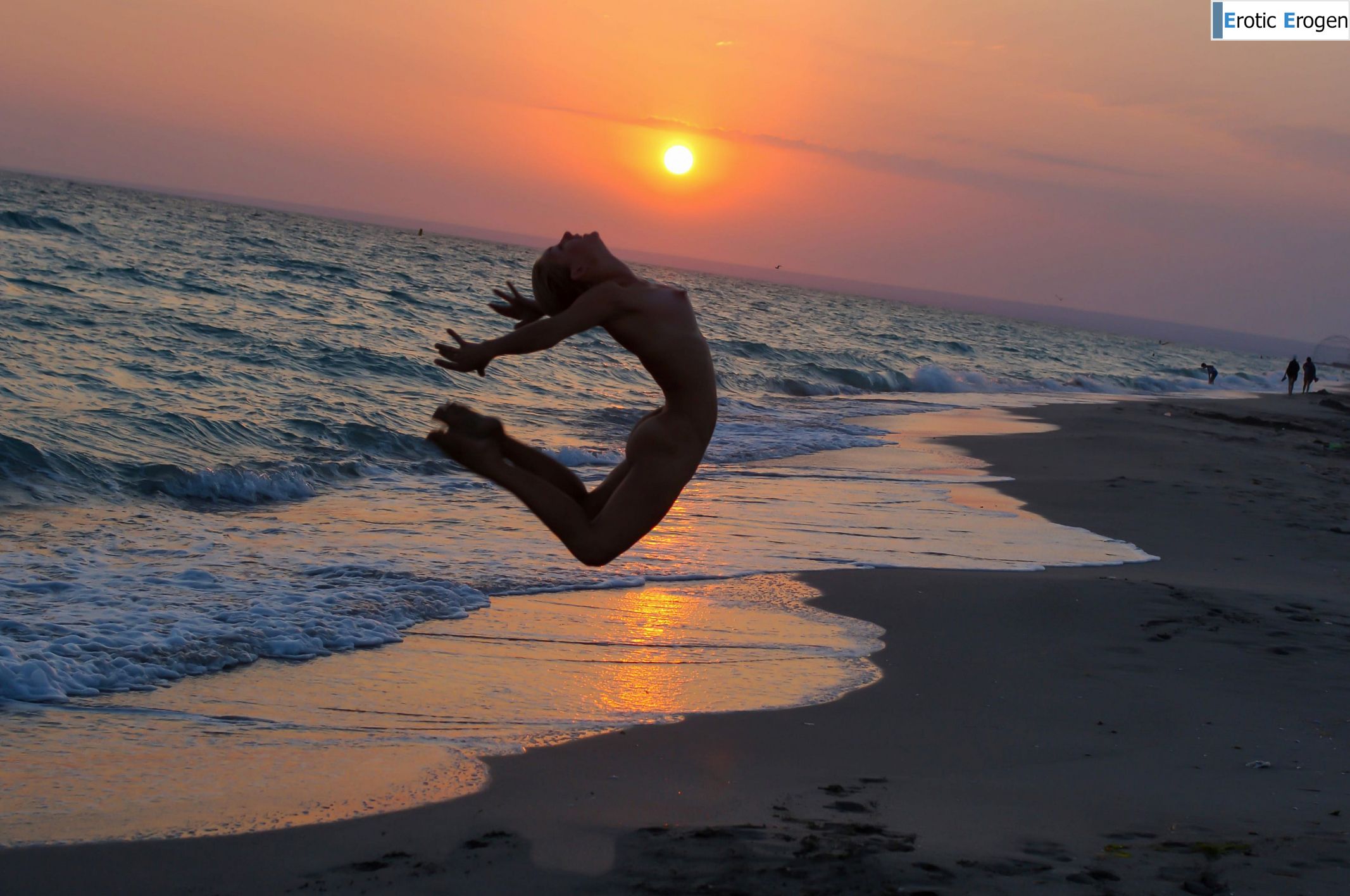 Tienette O in Clear Blue Sky. Picture 38
