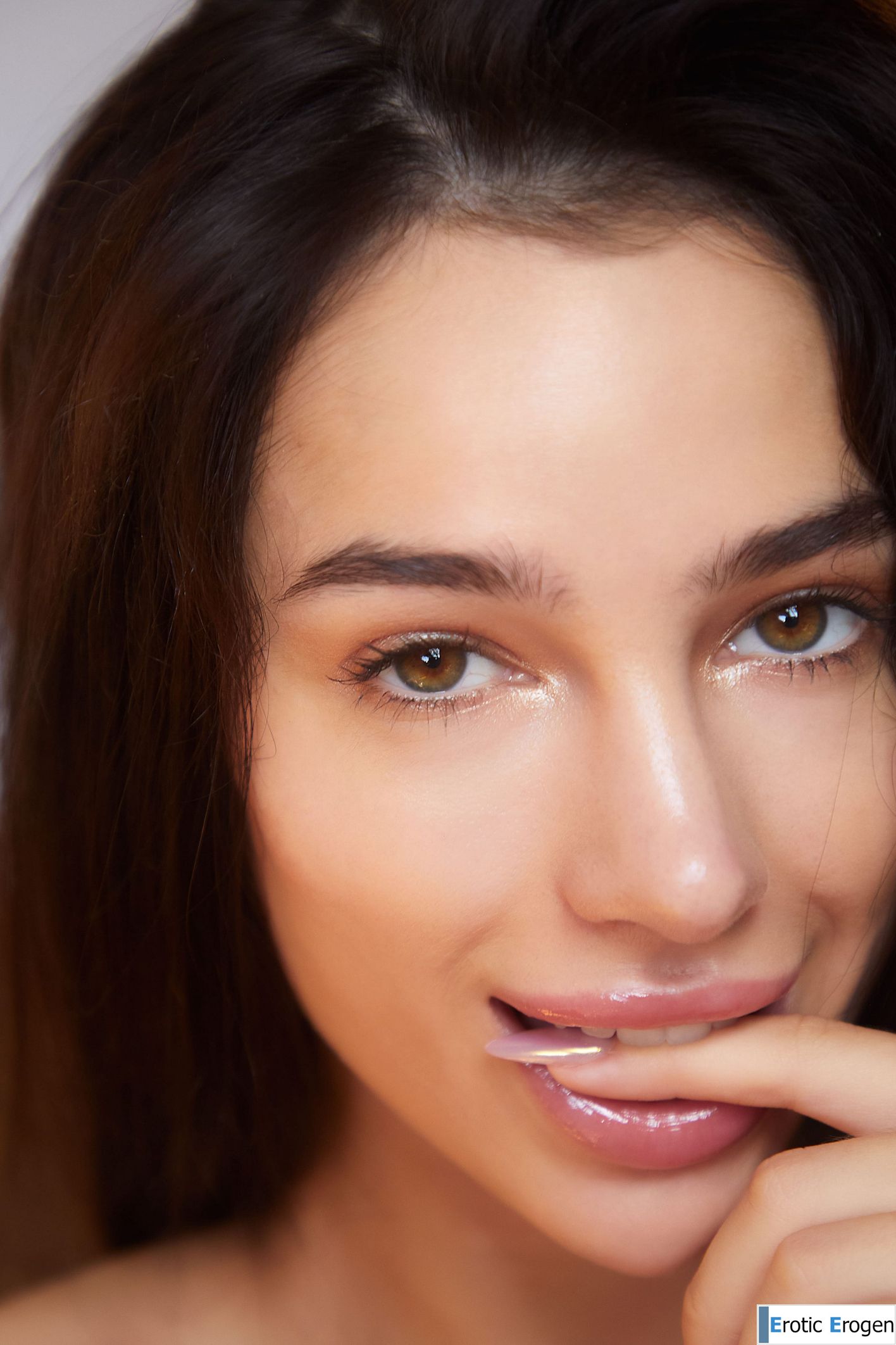 Kama Oxi in Red Silk. Picture 17