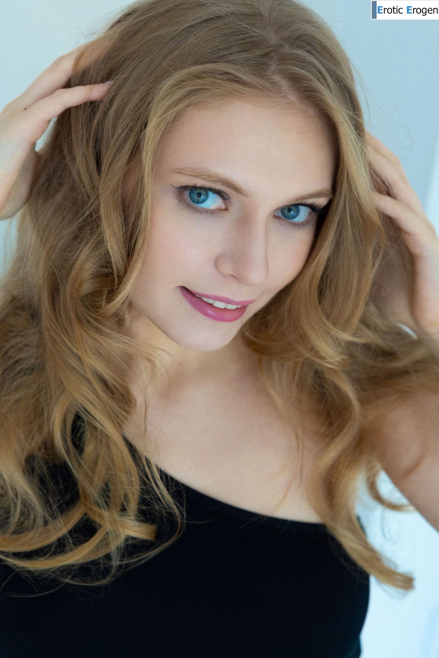 Sonya Elf in Seductive Gaze. Picture 2