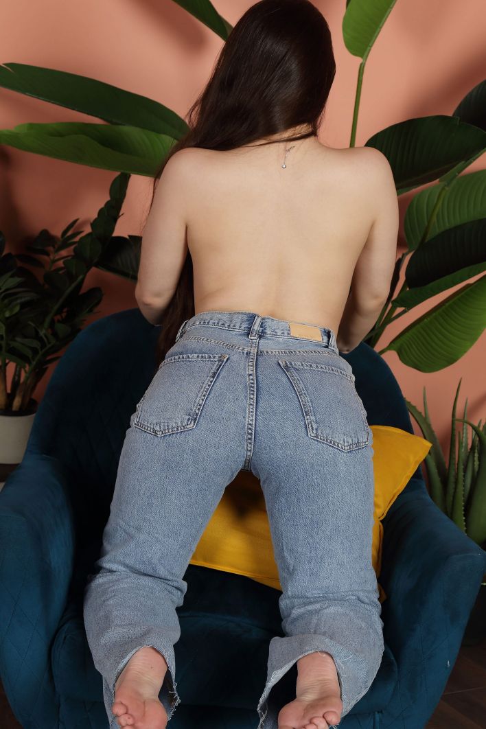 Emily Eliot in Slip Them Off. Thumb 8