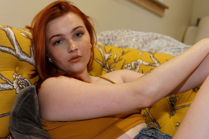 Rae Frederickson in Shares Joy. Thumb 7