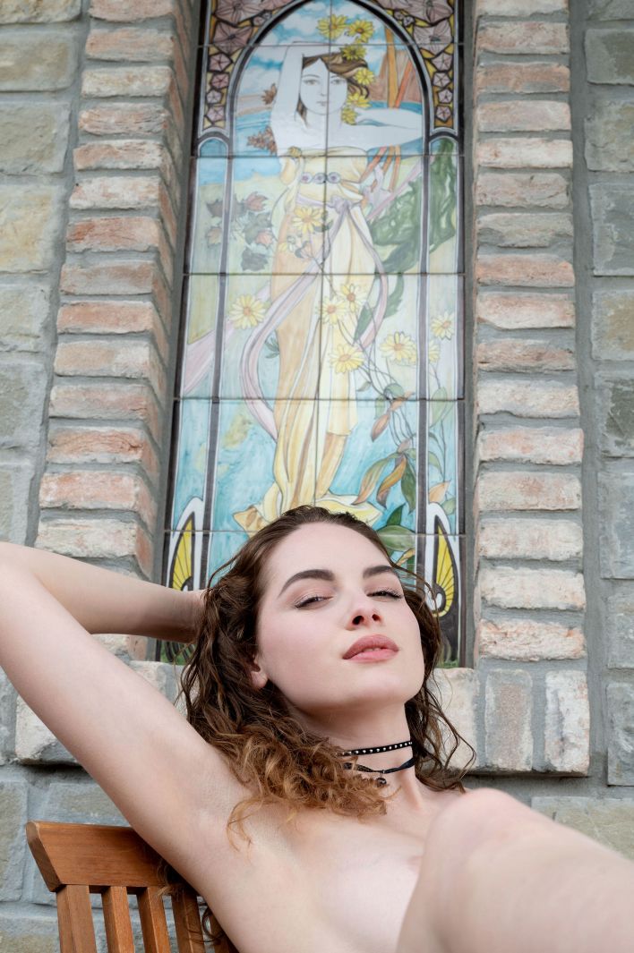 Guinevere Huney in Countryside. Thumb 19