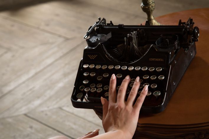 Amelia Dorn in Scarlet Straps. Thumb 4