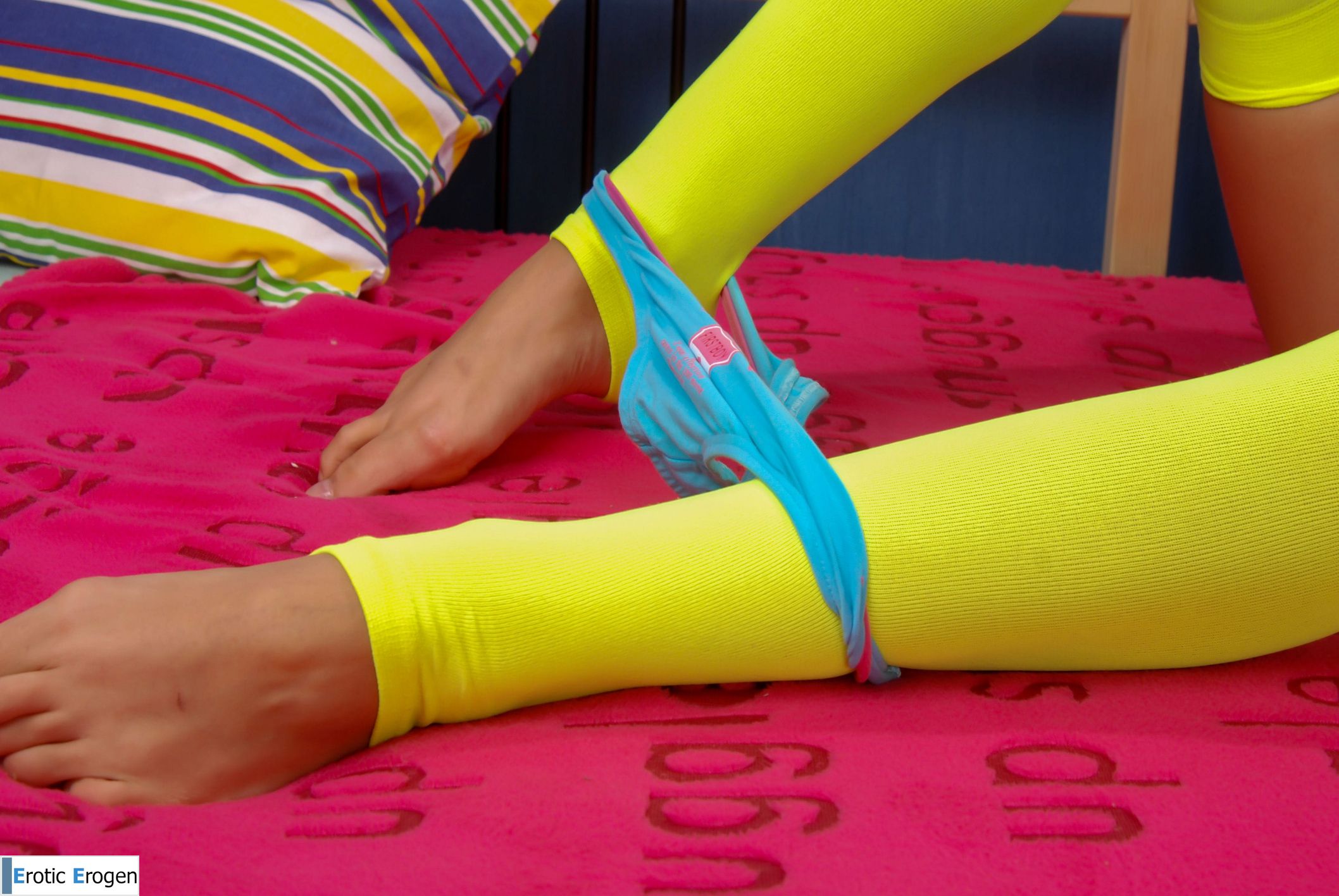 Penelope R in Sexy Yellow Stockings. Фото 24