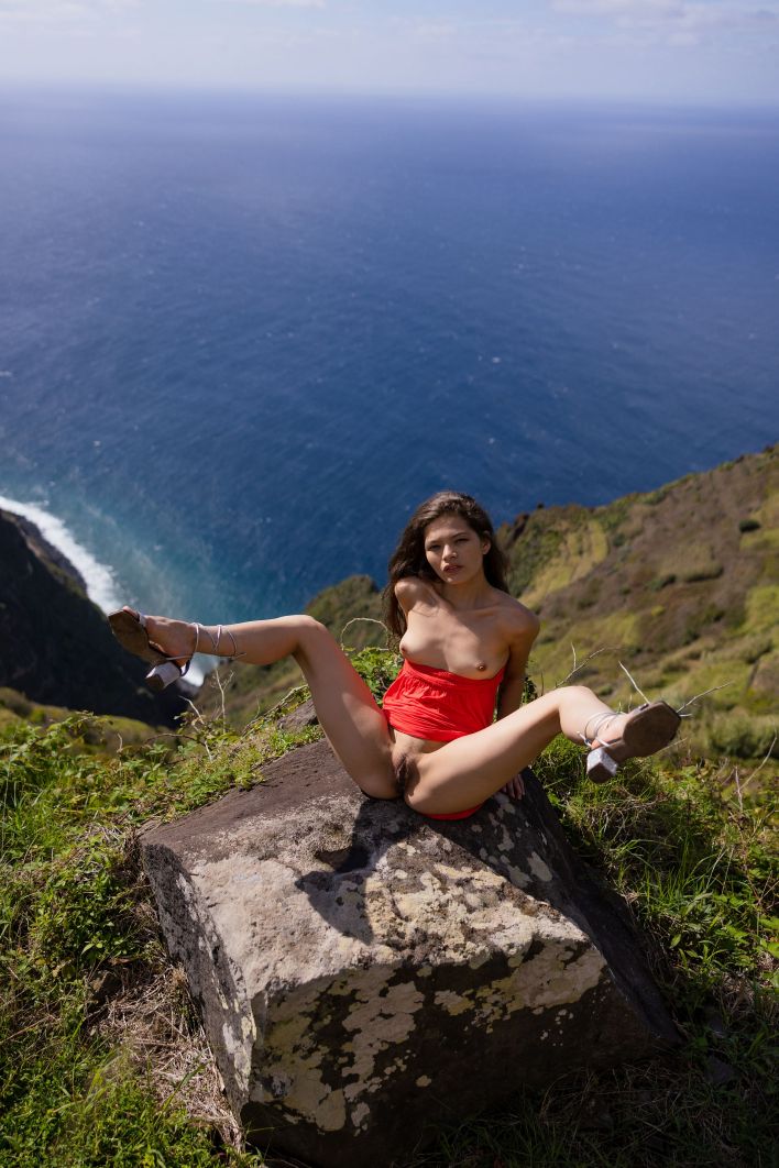 Irene Rouse in Ocean Below Me. Thumb 18