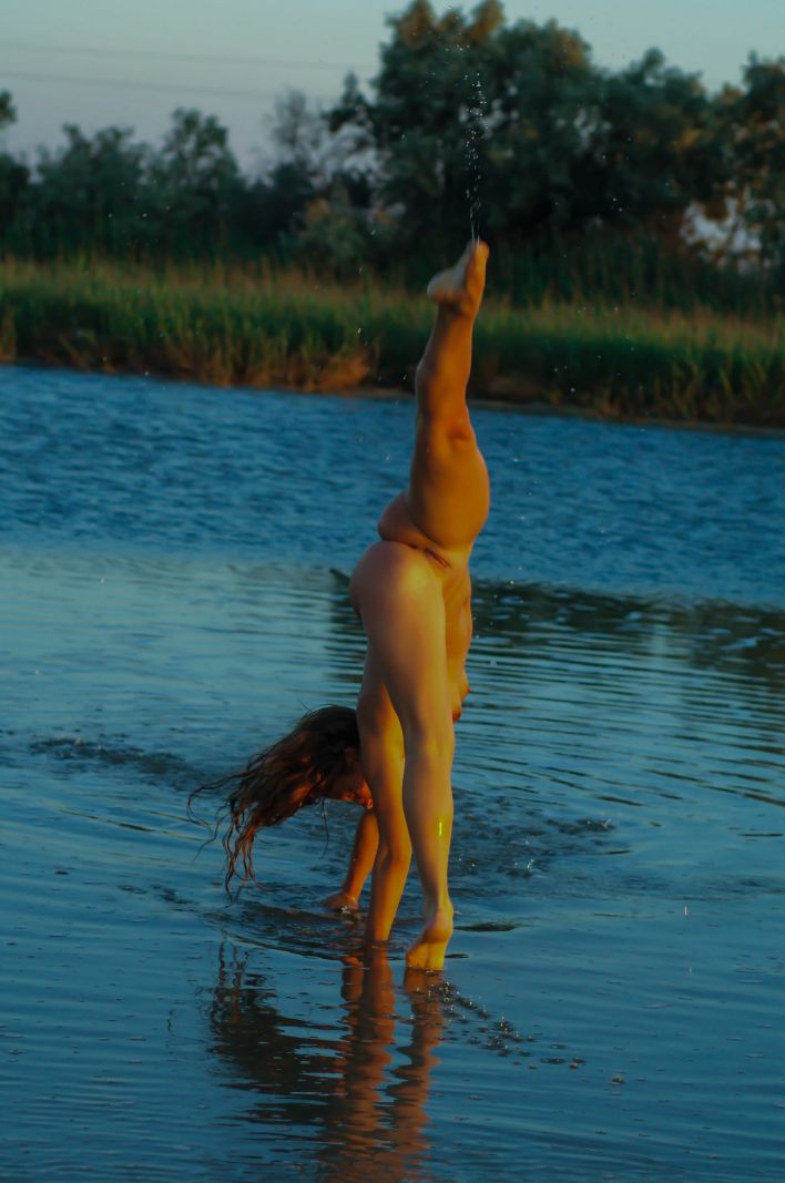 Kynthia N in Walking On The Water. Thumb 37