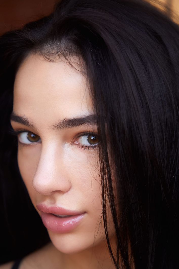 Kama Oxi in Floral Beauty. Thumb 6