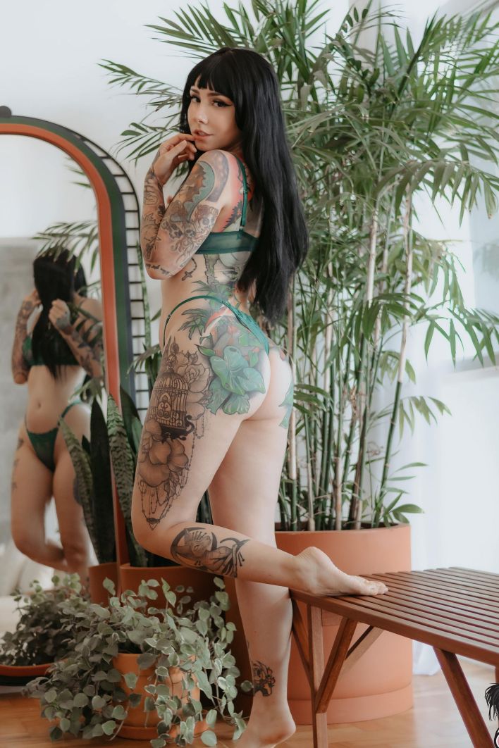 Eveel in Dream Cottage. Thumb 3