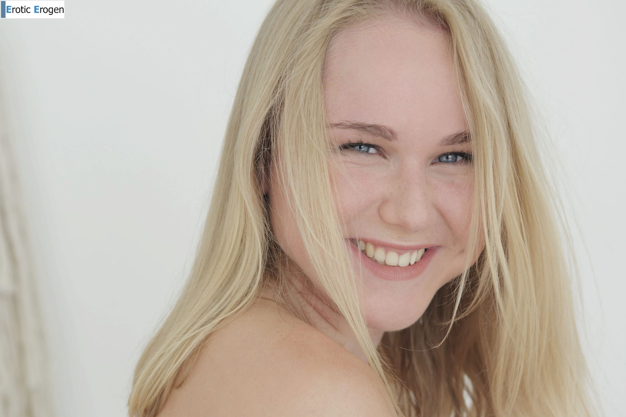 Stefani in Distract Me. Фото 28