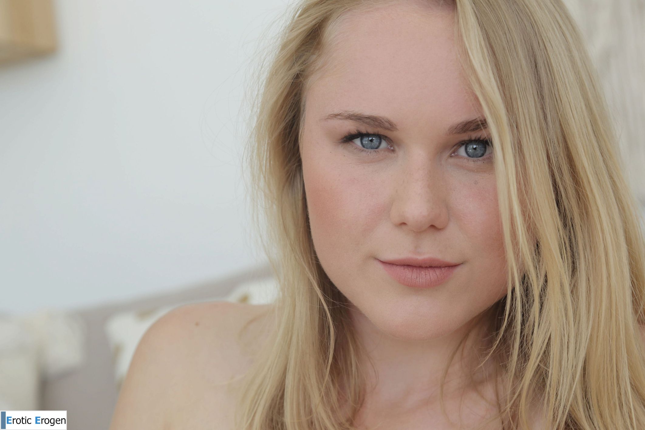 Stefani in Distract Me. Фото 39