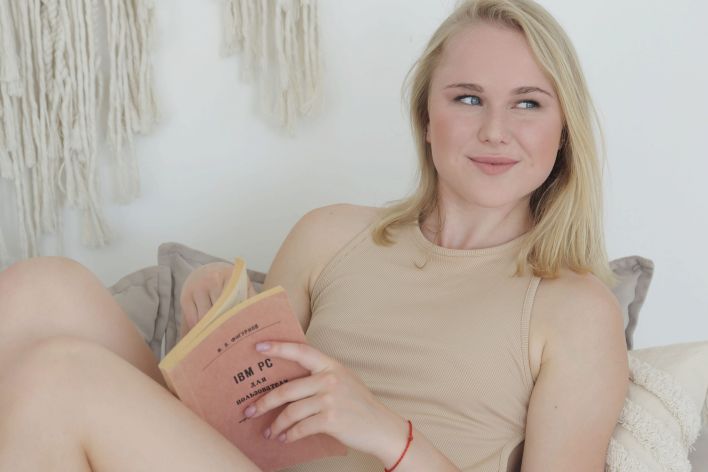 Stefani in Distract Me. Эскиз 1